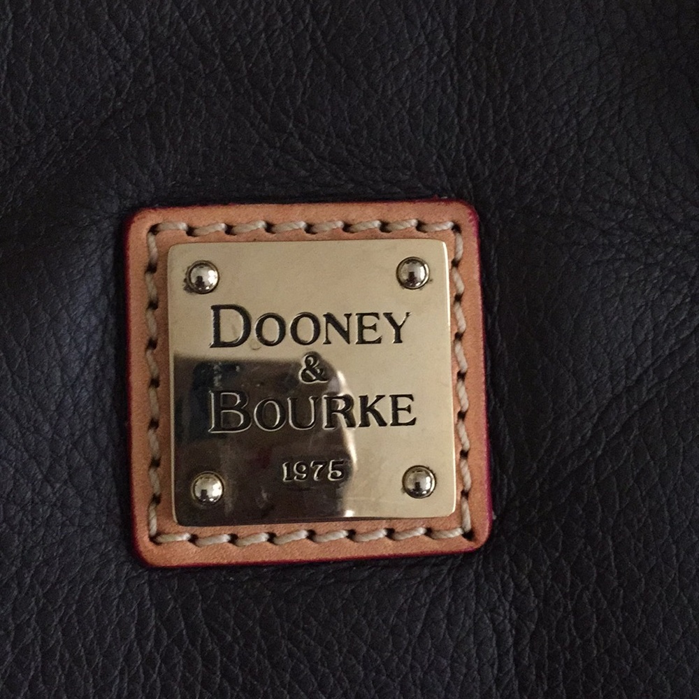 Dooney and Bourke brown purse - Picture 2 of 9